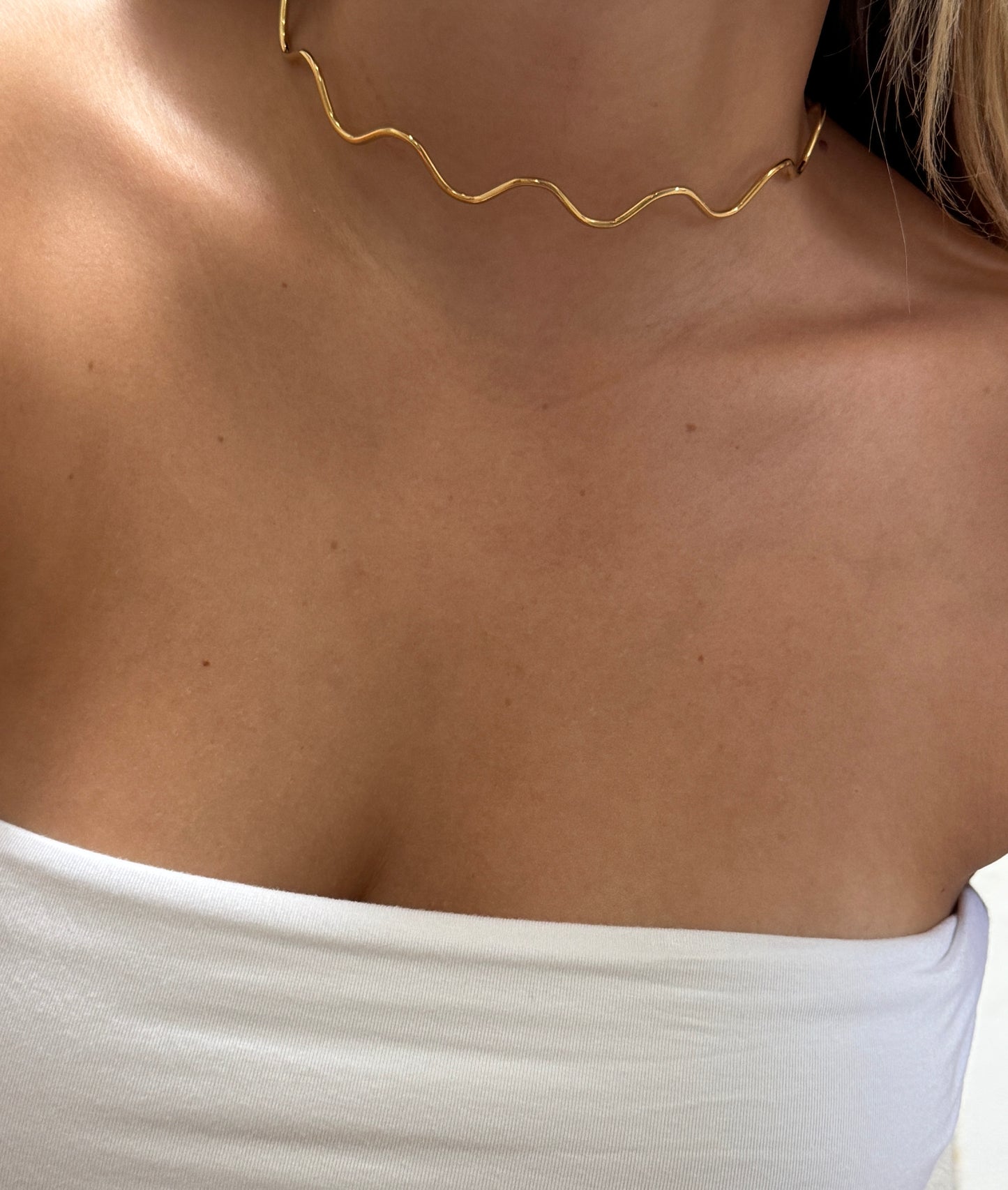 Wave Elegant Choker